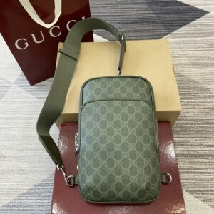 Gucci 822073