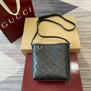 Gucci 847090