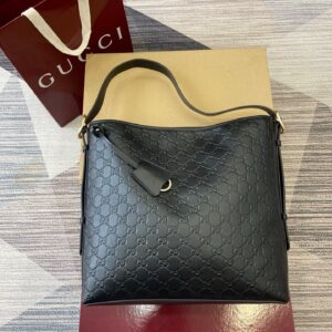 Gucci 847452
