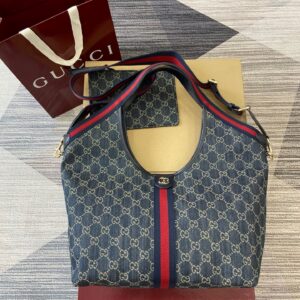 Gucci 853972