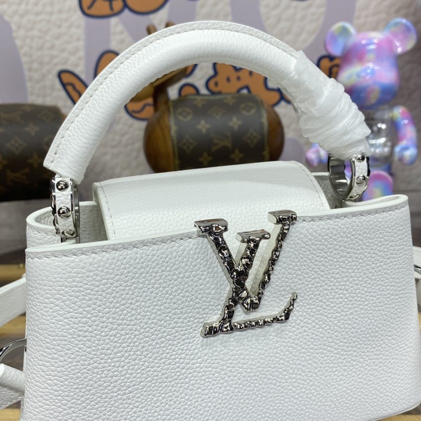 Top Quality LV Capucines East West White