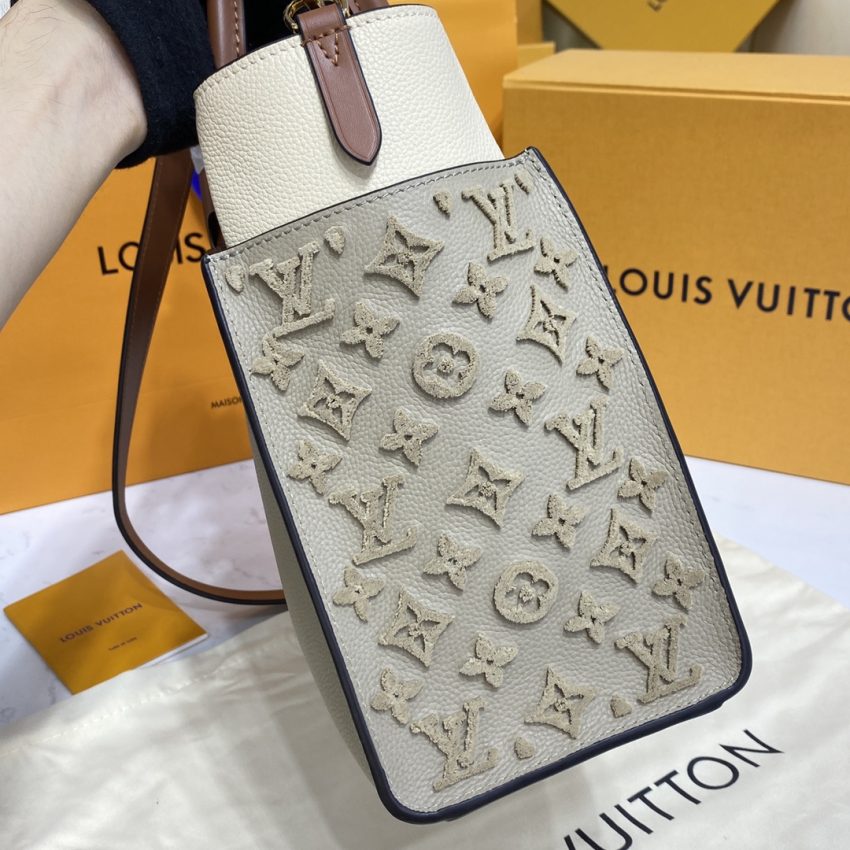 Top Quality LV On My Side Beige - View 6