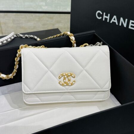 Top Quality Chanel 19 Wallet on Chain White