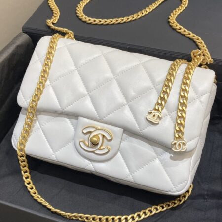 Top Quality Chanel 22P Enamel Bag White