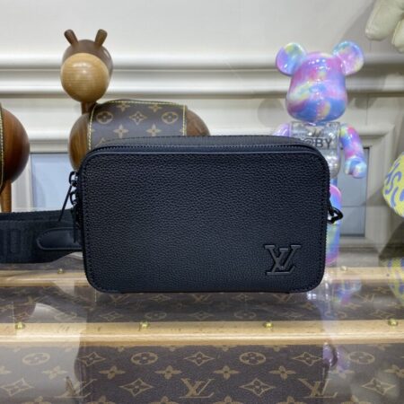 Top Quality LV Alpha Messenger Black