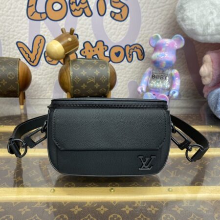 Top Quality LV Pilot Wearable Wallet Black