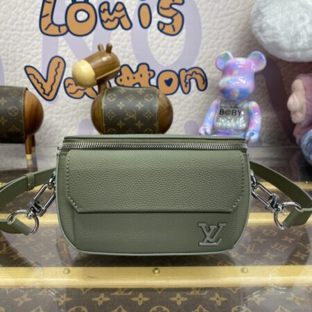 Top Quality LV Pilot Wearable Wallet Green