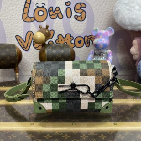 Top Quality LV Steamer Wearable Wallet