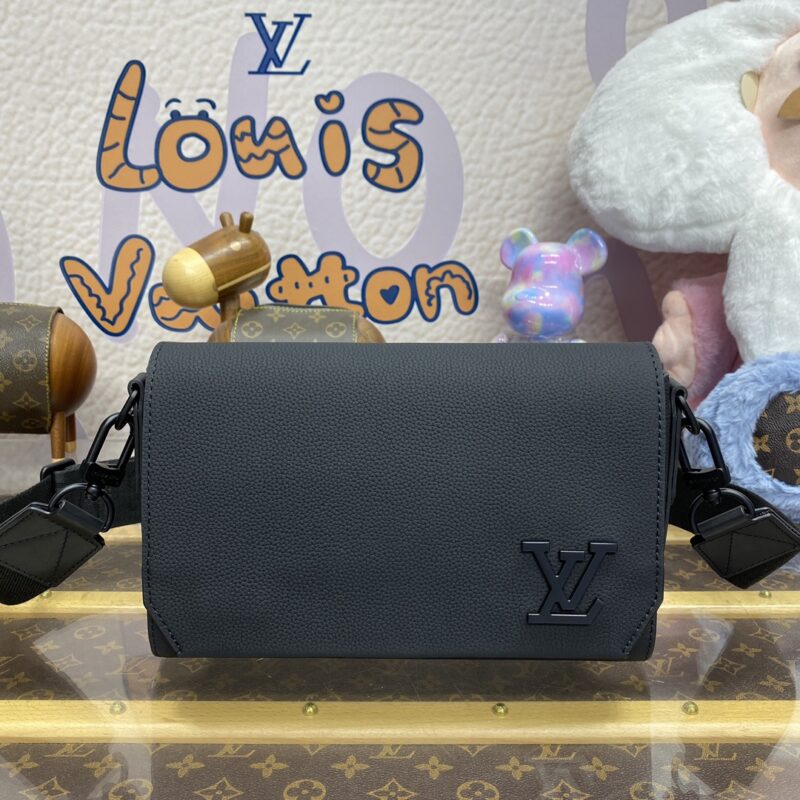 Top Quality LV Takeoff Messenger Black