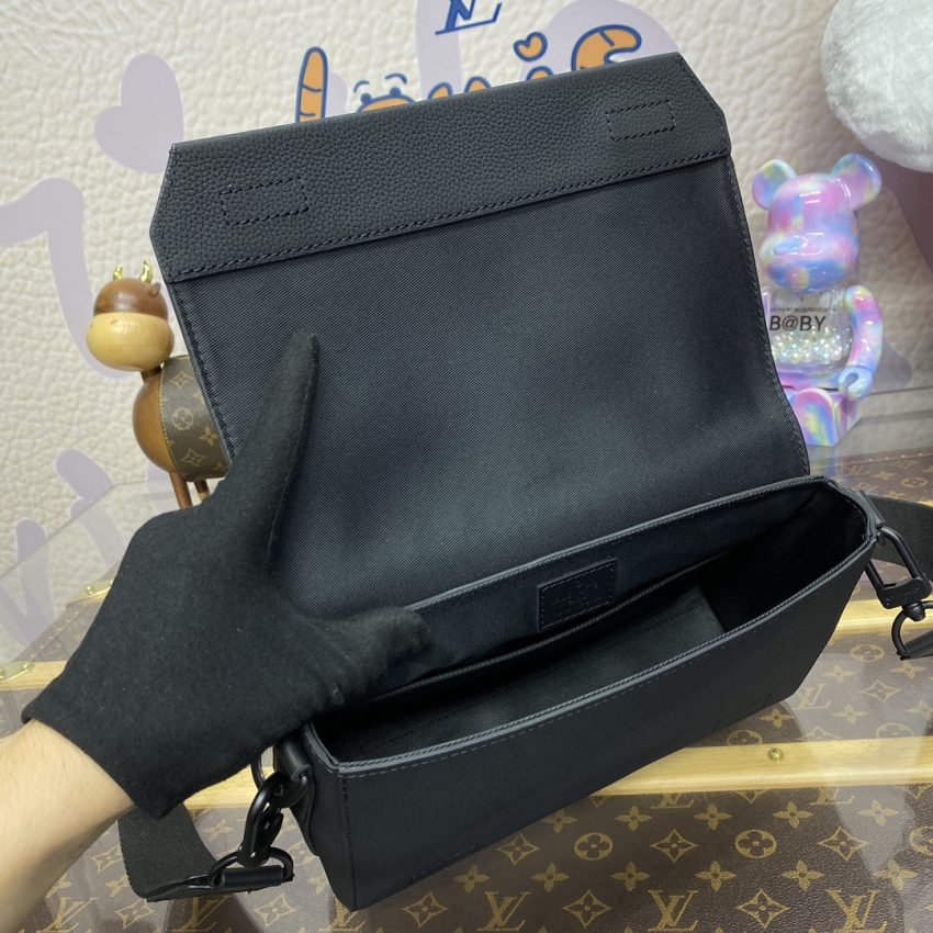 Top Quality LV Takeoff Messenger Black - View 2