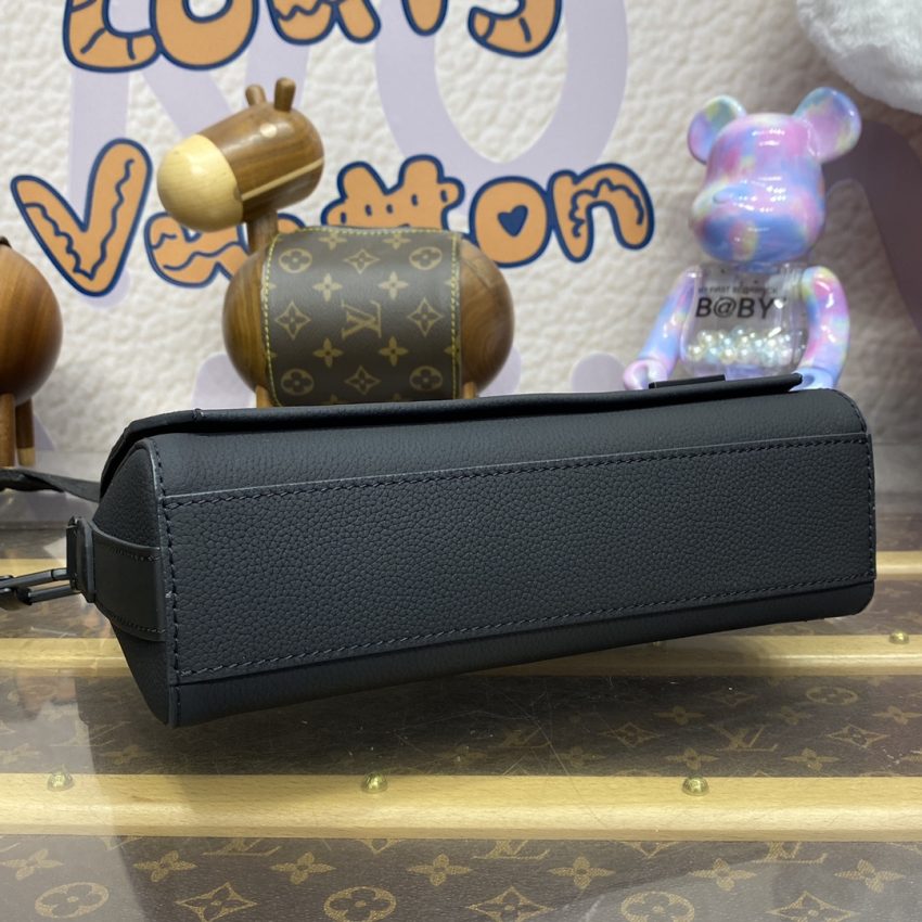Top Quality LV Takeoff Messenger Black - View 3