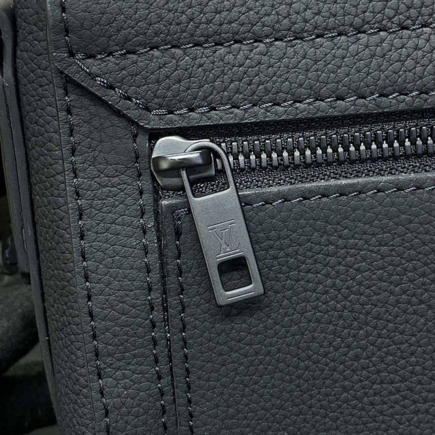 Top Quality LV Takeoff Messenger Black - View 4