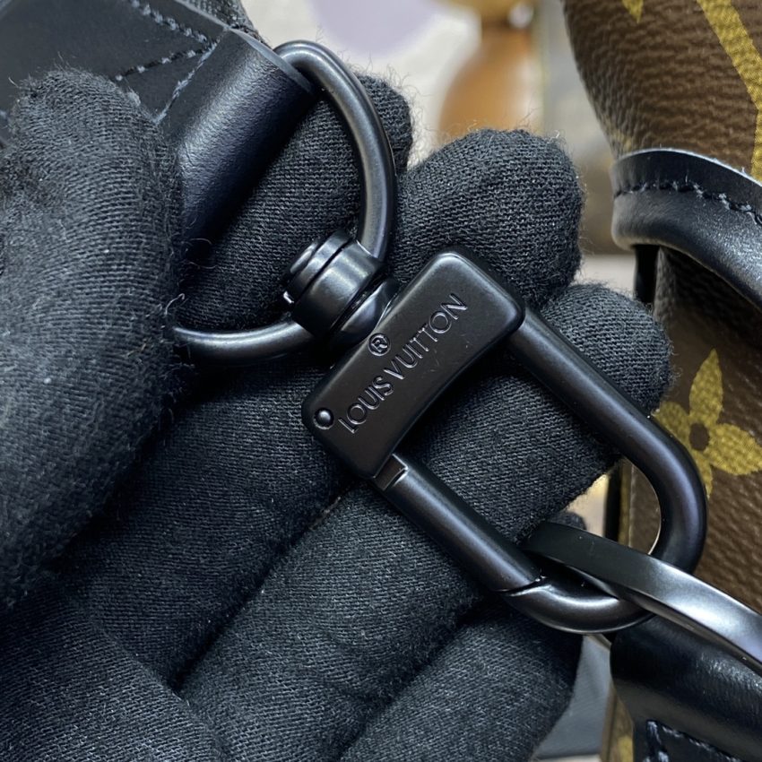 Top Quality LV Trail Messenger Bag - View 5